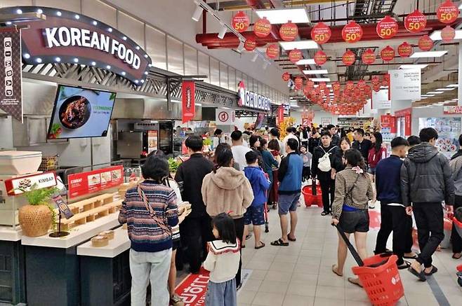 [서울=뉴시스] 롯데마트 다낭점 요리하다 키친 매대. (사진=롯데마트 제공)  *재판매 및 DB 금지