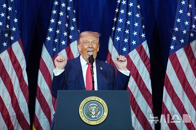 [워싱턴=AP/뉴시스] 도널드 트럼프 미국 대통령이 공화당 하원 연설 도중 트랜스젠더 역도 선수를 흉내 내며 민주당의 트랜스젠더 정책을 공개 비판했다.2026.01.07.