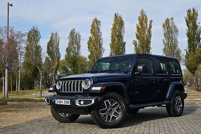 지프 랭글러 사하라. 사진: 김학수 기자