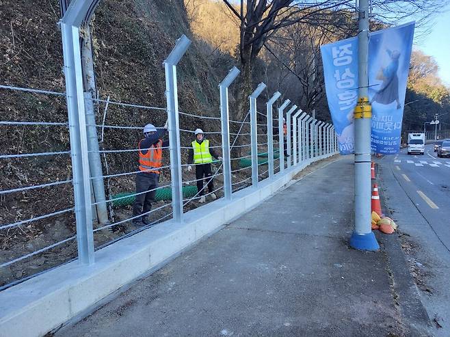 진주시 새벼리 도로 급경사지 정비공사 현장 ⓒ진주시 제공