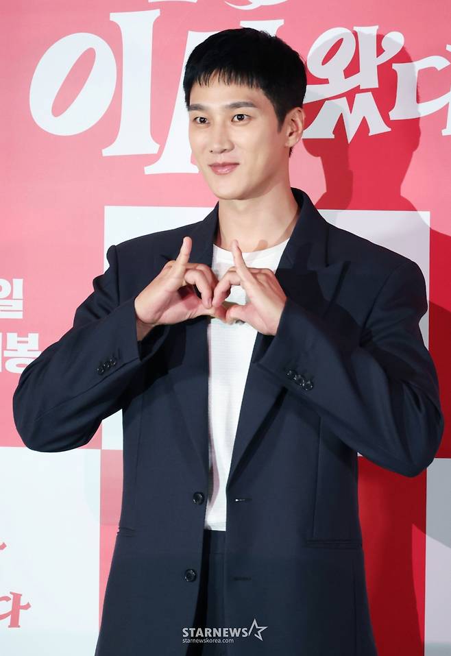 배우 안보현이 6일 오후 서울 CGV용산아이파크몰에서 진행된 영화 '악마가 이사왔다'(감독 이상근) 언론배급시사회 및 기자간담회에 참석해 포즈를 취하고 있다.  /2025.08.06 /사진=이동훈 photoguy@