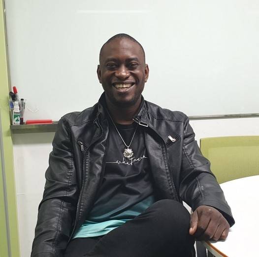 연합뉴스와 인터뷰하는 존슨 펜 에코링크스 대표 (서울=연합뉴스) 박성진 기자 = 카메룬 출신 존슨 펜 에코링크스 대표가 작년 12월 18일 자신의 사무실이 있는 서울 마포구 서울창업허브에서 연합뉴스와 인터뷰하고 있다. 2026.1.7
    sungjinpark@yna.co.kr (끝)