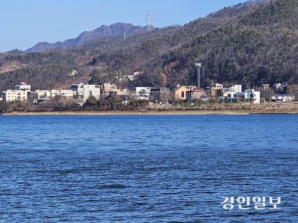 남양주시 화도읍 금남리 북한강변에서 바라본 양평군 양서면 일대 전경. 남양주/이종우기자 ljw@kyeongin.com