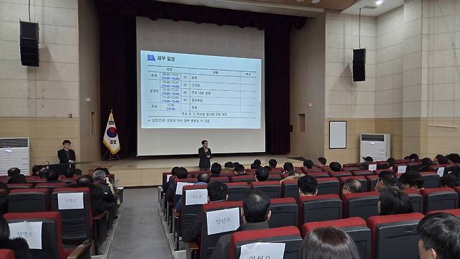 화성오산교육지원청이 올해260억 투입 노후 냉·난방기 전면교체 교육을 실시하고 있다.=사진<교육지원청 제공>
