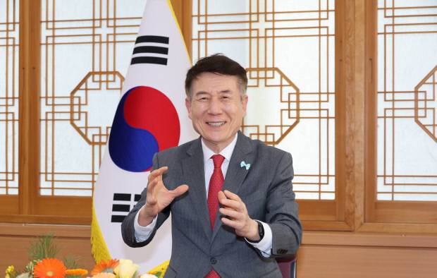 이강덕 포항시장은 더 큰 도전을 위해 오는 6월 지방선거에 경북도지사 출마를 결심했다. 사진=유재영 기자