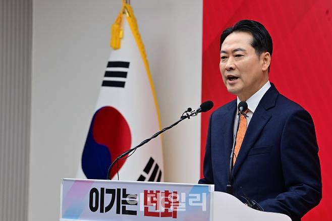 [이데일리 노진환 기자] 장동혁 국민의힘 대표가 7일 서울 여의도 중앙당사에서 열린 긴급기자회견에서 당 쇄신안 등을 발표하고 있다.