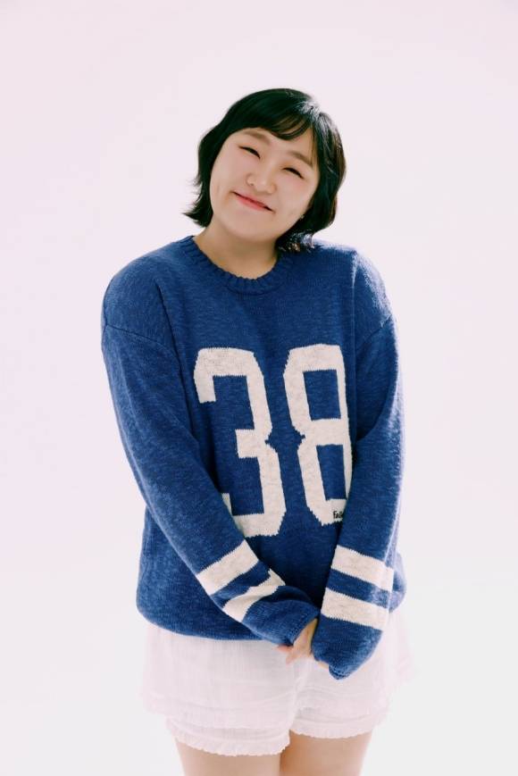배우 이수지가 디테일한 관찰에서 비롯된 다채로운 얼굴로 카멜레온 매력을 보여주며 2025년에 이어 2026년에도 전성기를 이어갈 것으로 기대가 모인다. /