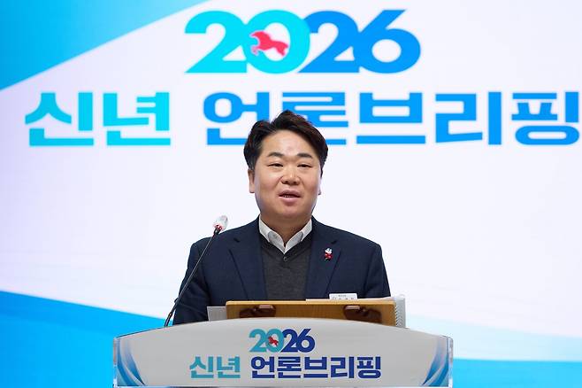 8일 오세현 아산시장이 시청 상황실에서 신년 언론브리핑을 진행하고 있다. 아산시 제공