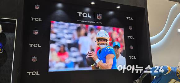 TCL actively engaged in marketing using football, the most popular sport in the United States, at CES 2026. [사진=박지은 기자]