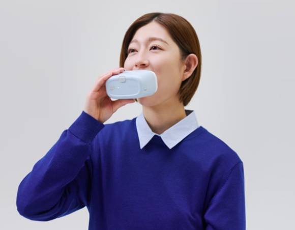 일본에서 입에 물기만 하면 자동으로 양치가 이뤄지는 '구강 관리 로봇'이 개발돼 이목을 끌고 있다. [사진=g.eN/kibidango]