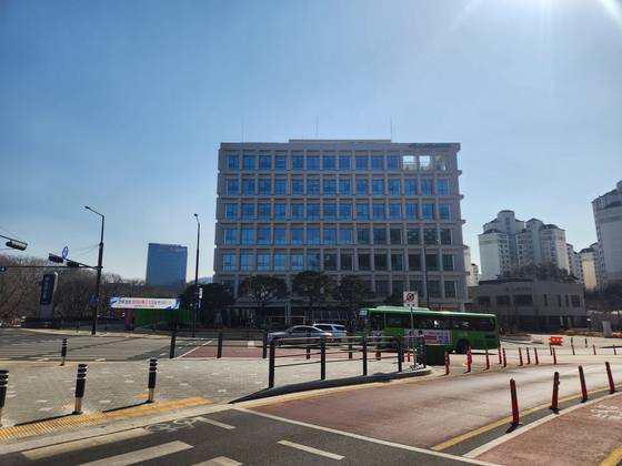 서울시가 서초구에 조성한 인공지능(AI) 분야 기술창업 육성 전문기관인 '서울 AI 허브'. [중앙포토]