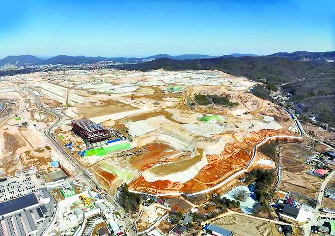 An aerial view of SK hynix's Yongin semiconductor site in Gyeonggi. The construction for the first factory broke ground in February 2025. [SK HYNIX]