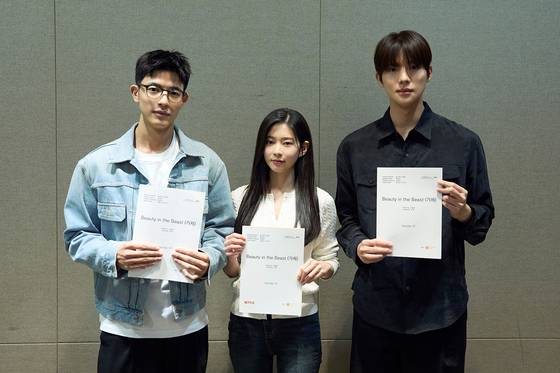 The cast of new Netflix series ″Beauty in the Beast″ poses for a photo. From left: Lomon, Kim Min-ju and Moon Sang-min [NETFLIX]