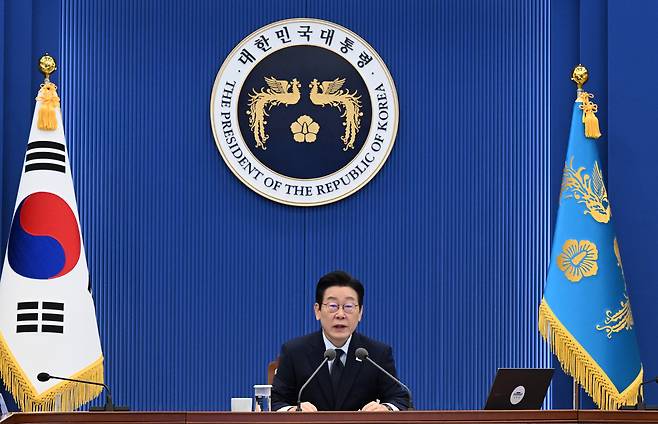 President Lee Jae Myung speaks during a meeting of senior presidential secretaries at the Blue House in central Seoul on Jan. 8. [JOINT PRESS CORPS]