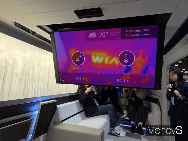 7일(현지시각) 라스베이거스 컨벤션센터(LVCC) 현대위아 부스에 전시된 '분산배치형 HVAC'(Heating, Ventilating, Air Conditioning)이 적용된 체험 차량. /사진=최유빈 기자