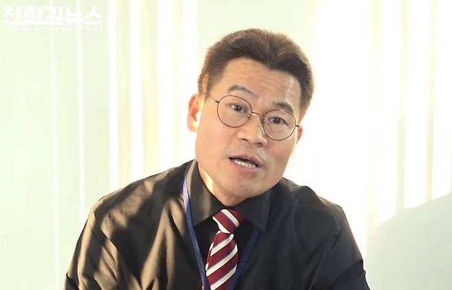[뉴시스] 전직 한국사 강사이자 유튜버 전한길 씨. (사진 = '전한길뉴스' 유튜브 캡처) 2025.01.08. *재판매 및 DB 금지