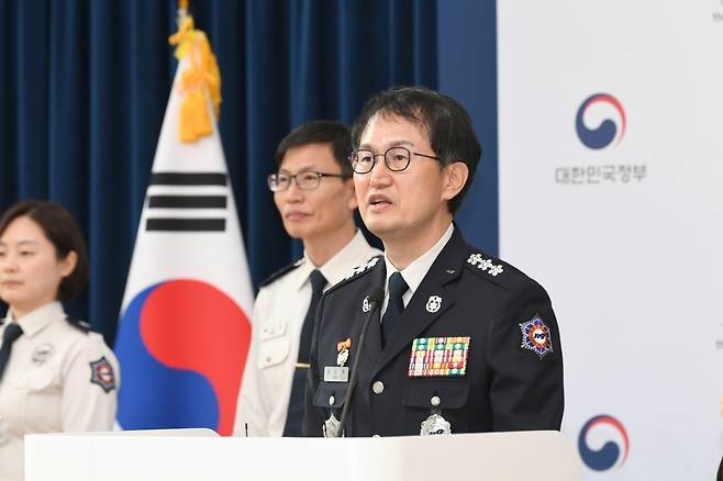 업무보고 후 사후 브리핑하는 김승룡 소방청장 직무대행 [소방청 제공. 재판매 및 DB 금지]