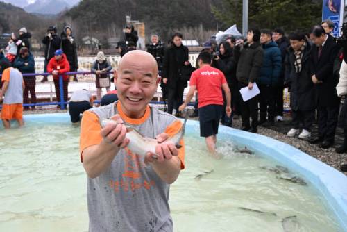 2026년 평창송어축제 개막식이 9일 평창군 진부면 맨손송어잡기장에서 열렸다.