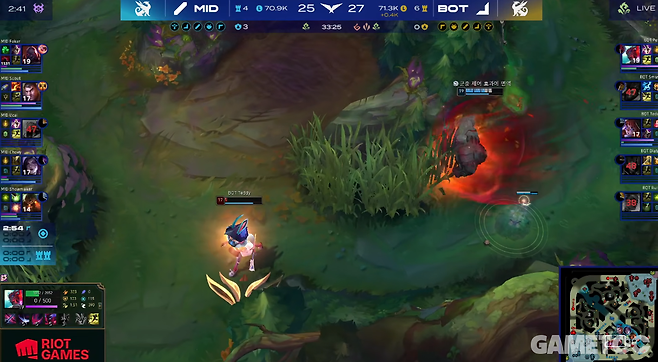 게임을 마무리짓는 시원한 박치기 (사진= LCK 공식 유튜브)