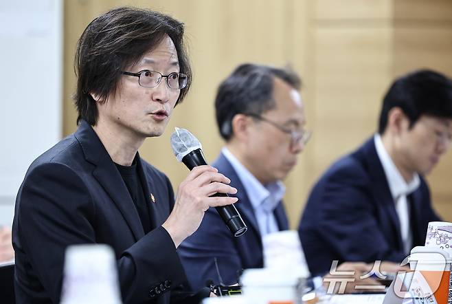 주병기 공정거래위원장이 25일 서울 구로구 벤처기업협회에서 열린 '기술탈취 근절을 위한 현장소통 간담회'에 참석해 인사말을 하고 있다. 2025.9.25/뉴스1 ⓒ News1 김도우 기자