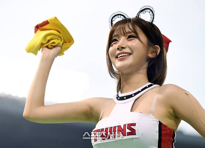 KIA에서 삐끼삐끼 응원으로 가장 뜨거운 사랑을 받은 이주은 치어리더. 지난시즌에는 LG 소속 치어리더로 활동했다. 잠실 | 박진업 기자  upandup@sportsseoul.com
