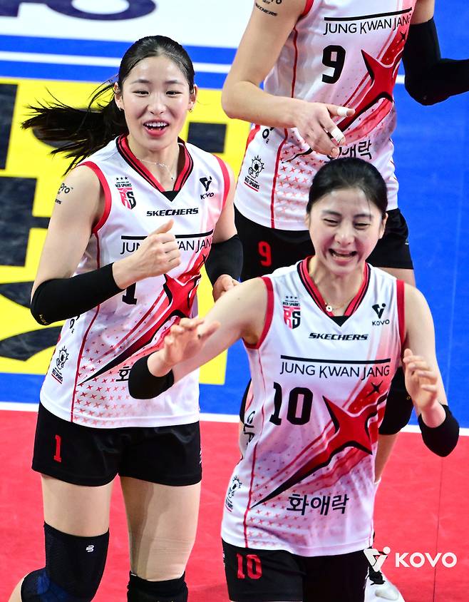 정관장 인쿠시(왼쪽)와 박혜민. 제공 | 한국배구연맹