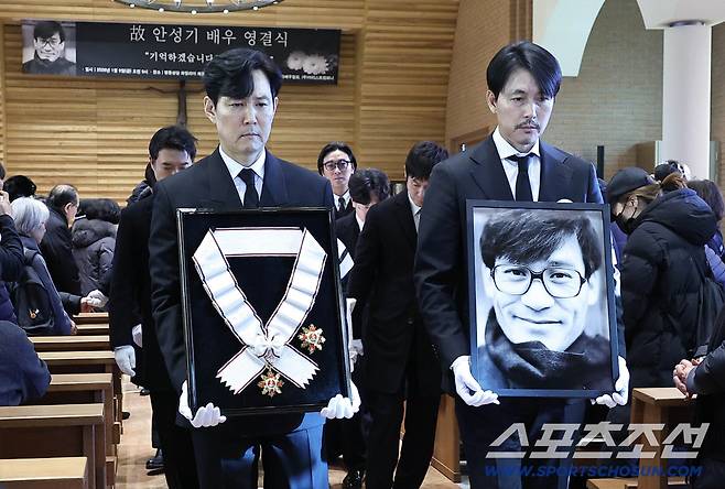 고 안성기 영결식이 9일 오전 서울 중구 명동성당에서 열렸다. 명동성당=송정헌 기자songs@sportschosun.com/2026.01.09/