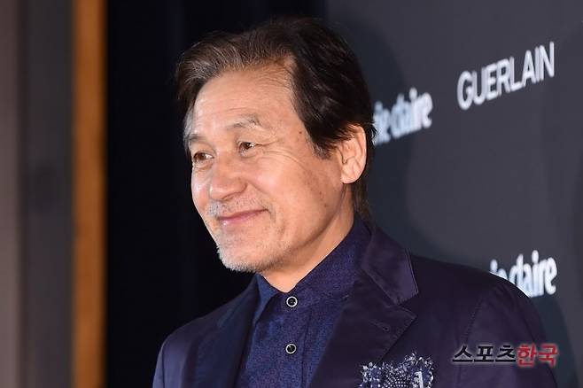 '제6회 마리끌레르 영화제' 포토월 행사에 참석하고 있는 배우 안성기. 사진=장동규 기자 jk31@hankooki.com