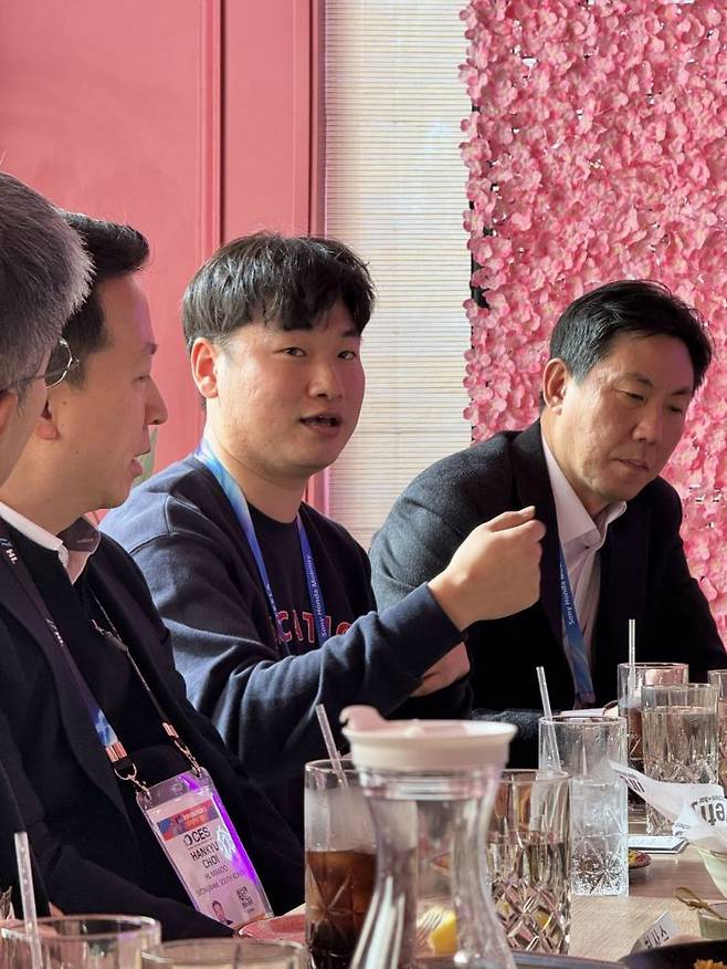 숙박 AI 앱을 운영하는 바카티오 지현준 CEO가 과기정통부와의 간담회에서 발언하고 있다. 사진=테크스페셜리트트