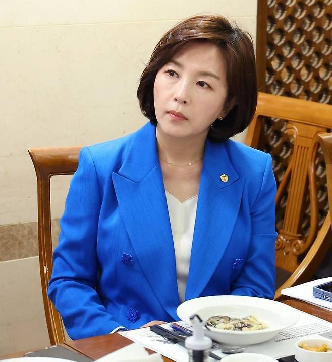 2022년 강선우 의원 측에 공천 헌금 1억 원을 전달했다는 의혹을 받는 무소속 김경 서울시의원이 지난해 6월 10일 서울시교육청 정책협의회에 참석한 모습. 김 시의원은 지난해 12월 말 출국해 현재 미국에 체류 중이다.
사진 출처 김경 서울시의원 페이스북