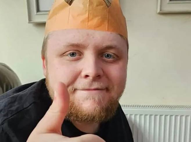 영국 청년 안드레 야햄은 23세 생일을 앞두고 치매 진단을 받은 지 1년 반 만에 사망했다. 가족 제공.