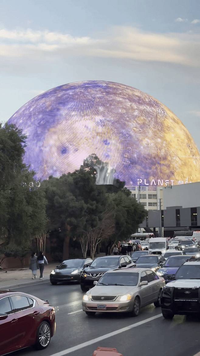 라스베이거스 베네시안 엑스포 앞에서 바라 본 스피어. 이재호 기자 ph@hani.co.kr