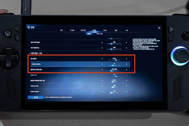 지포스 RTX 5070 Ti 기반이므로 게임 내 DLSS 관련 설정(지원 게임 한정)이 가능하다 / 출처=IT동아