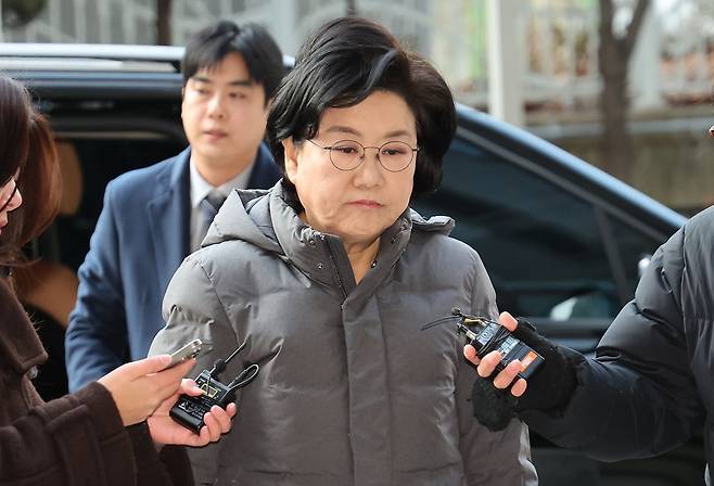 이혜훈 초대 기획예산처 장관 후보자가 9일 서울 중구 예금보험공사에 마련된 인사청문회 준비 사무실로 출근하며 취재진의 질문을 받고 있다. 뉴스1