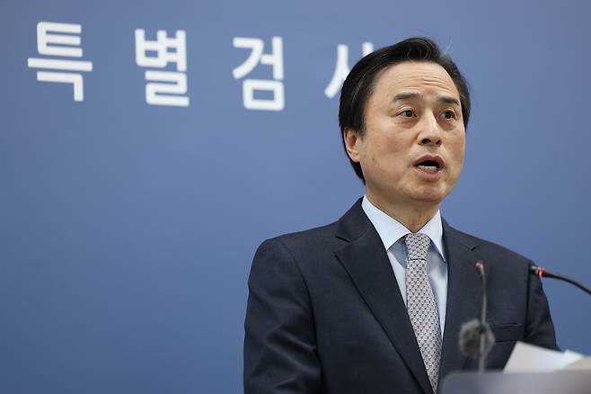 Special Counsel Cho Eun-suk announces the results of his team's investigation into former President Yoon Suk Yeol's declaration of emergency martial law at the Seoul High Prosecutors' Office in Seocho District, southern Seoul, on Dec. 15, 2025. [KIM KYUNG-ROK]