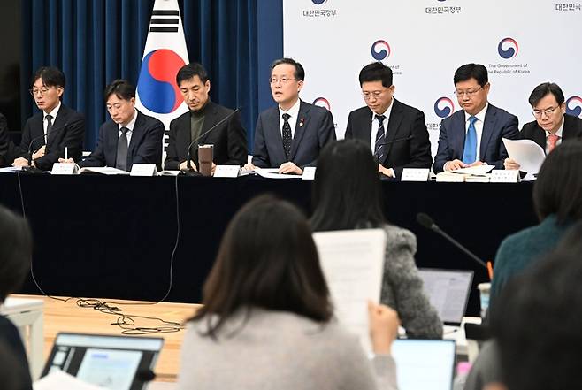 이형일 재정경제부 차관이 1월 5일 정부세종청사에서 2026년 경제성장전략 상세브리핑'에서 모두발언을 하고 있다. 재정경제부 제공