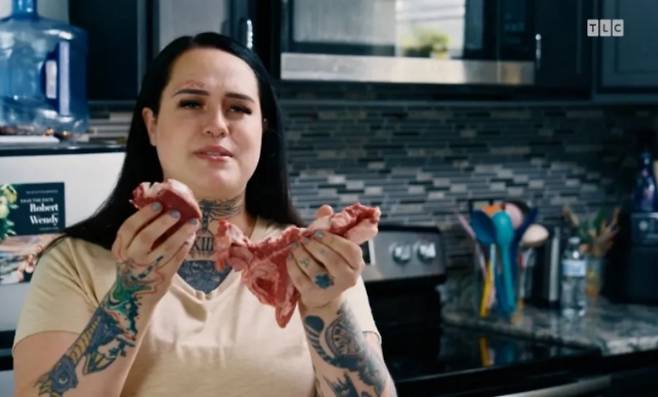 매일 900g의 생고기를 먹는다는 미국 여성 웬디 마샬. 현지 TV 프로그램 캡처