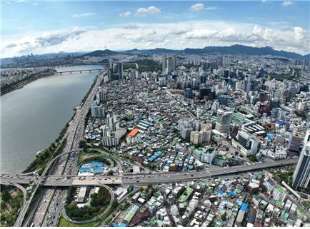 서울 성동구 성수전략정비구역 4지구 재개발사업에서 대우건설과 롯데건설이 치열한 수주전을 벌일 것으로 예상된다. 사진은 성수4지구 전경 ⓒ 대우건설