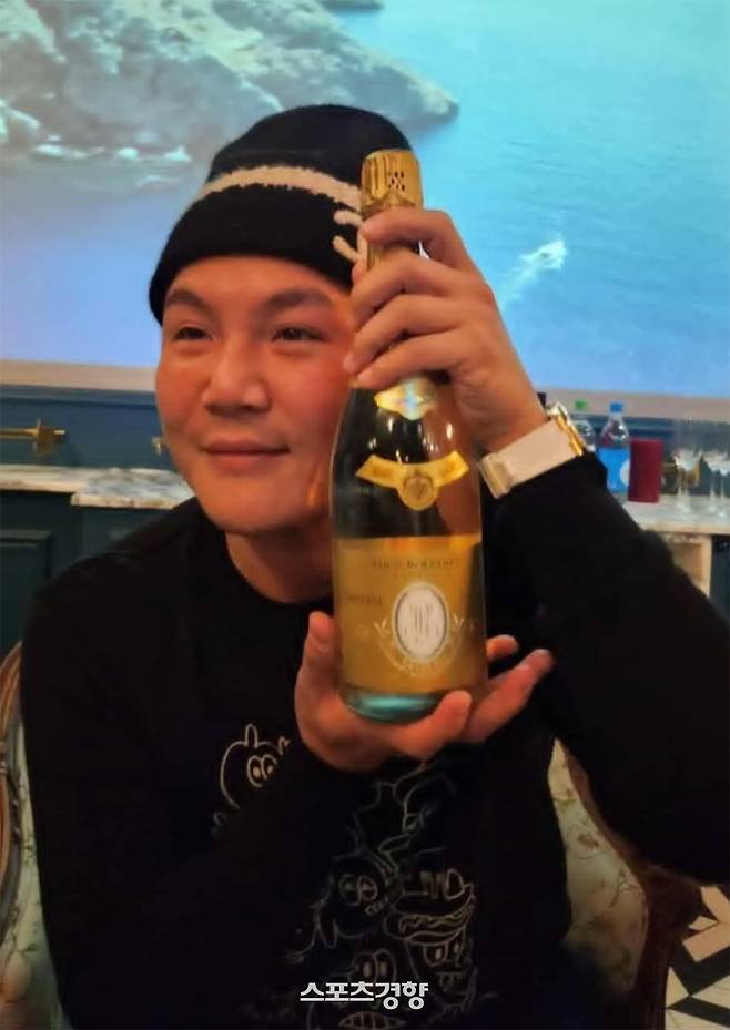 조세호의 조폭 연루설을 제기한 폭로자가 추가로 공개한 사진. 본인 스레드 계정