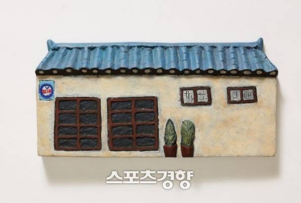 이완숙 | 담배가게, 3 0 x 1 5 x 3 c m, 합성수지, 2025