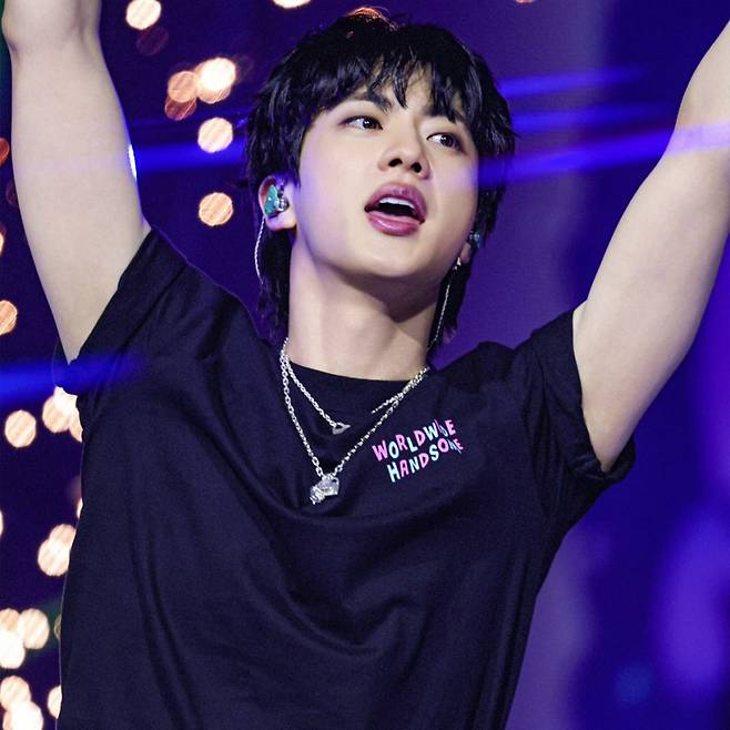 롤링스톤 인디아 선정→아마존 연간 판매 기록..방탄소년단 진 'Don't Say You Love Me' 빛나는 2025