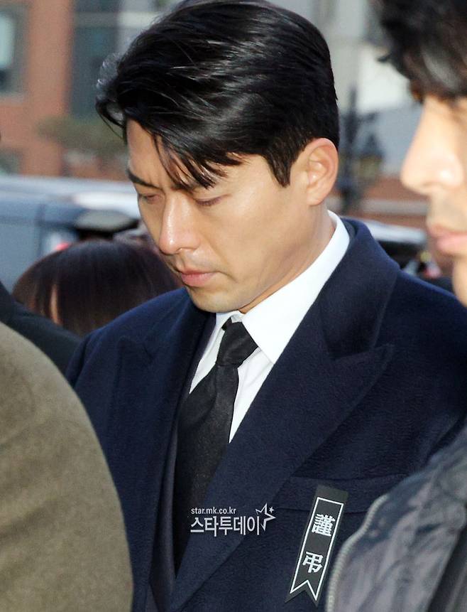 고 안성기의 추모 미사에 참석하는 배우 현빈. 사진|유용석 기자