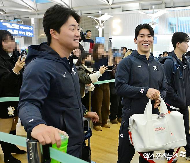 한국 야구 대표팀이 2026 WBC(월드베이스볼클래식) 대비 1차 캠프를 위해 9일 오전 인천국제공항을 통해 사이판으로 출국했다. 출국장으로 향하는 고우석-김혜성. 인천공항, 김한준 기자