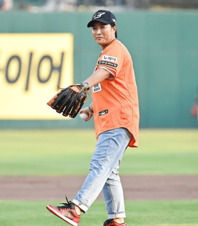 프로야구 한화 이글스 시구에 나선 박세리.&nbsp;