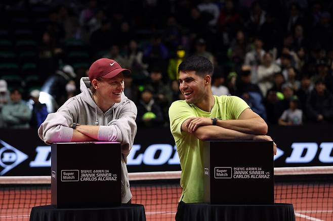 경기 종료 후에도 미소를 잃지 않았던 시너와 알카라스