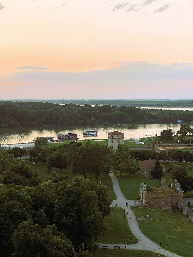 베오그라드의  상징과도 같은  사바 강과  다뉴브 강의 풍경