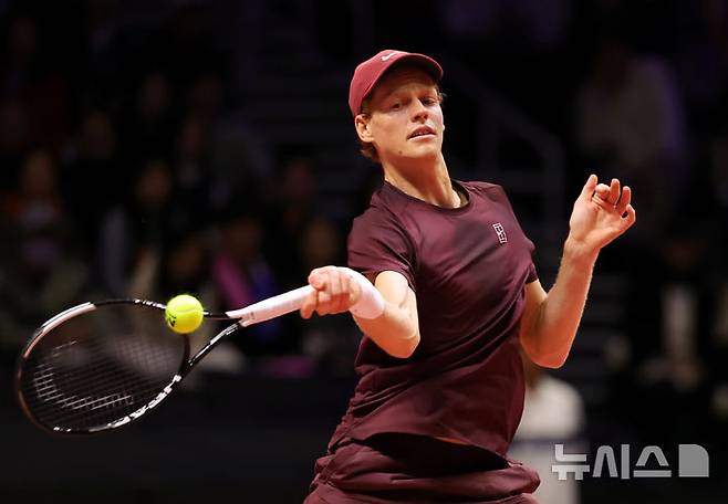 [인천=뉴시스] 홍효식 기자 = 얀니크 신네르가 9일 오후 인천 중구 인스파이어 아레나에서 열린 '현대카드 슈퍼매치 14'에서 카를로스 알카라스와 경기하고 있다. 2026.01.09. yesphoto@newsis.com