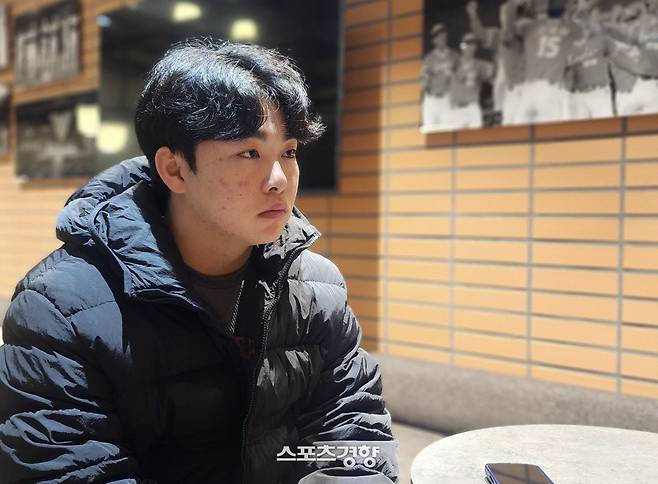한화 문현빈이 대전 한화생명볼파크에서 본지와 인터뷰하고 있다. 대전|이정호기자