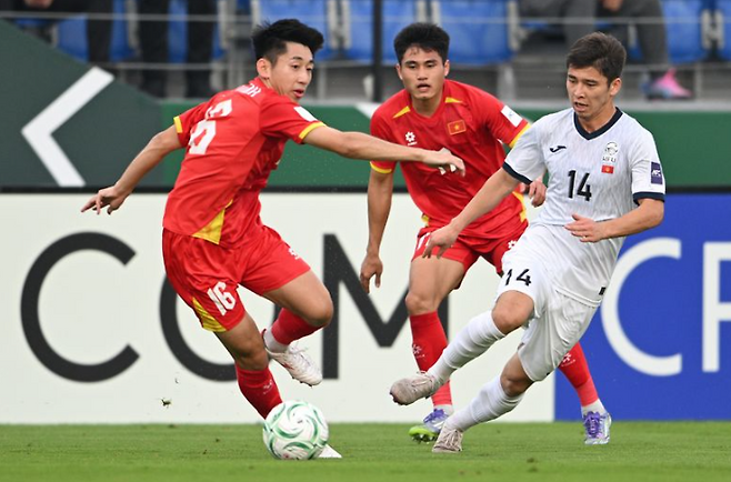 ▲ 연이은 승리에도 김상식 감독은 차분했다. "아직 8강행이 산술적으로 완벽히 확정된 것은 아니나, 이번 승리로 매우 유리한 위치에 서게 된 것은 분명하다"며 "끝까지 포기하지 않고 승리를 일궈낸 선수들의 투혼에 진심으로 감사를 전한다"고 소감을 밝혔다. ⓒ AFC