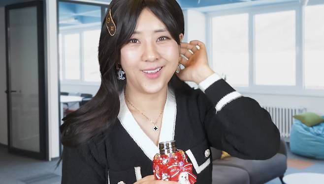 개그우먼 강유미 '중년남미새' 영상의 한 장면 [유튜브 '강유미' 채널 캡처. 재판매 및 DB 금지]